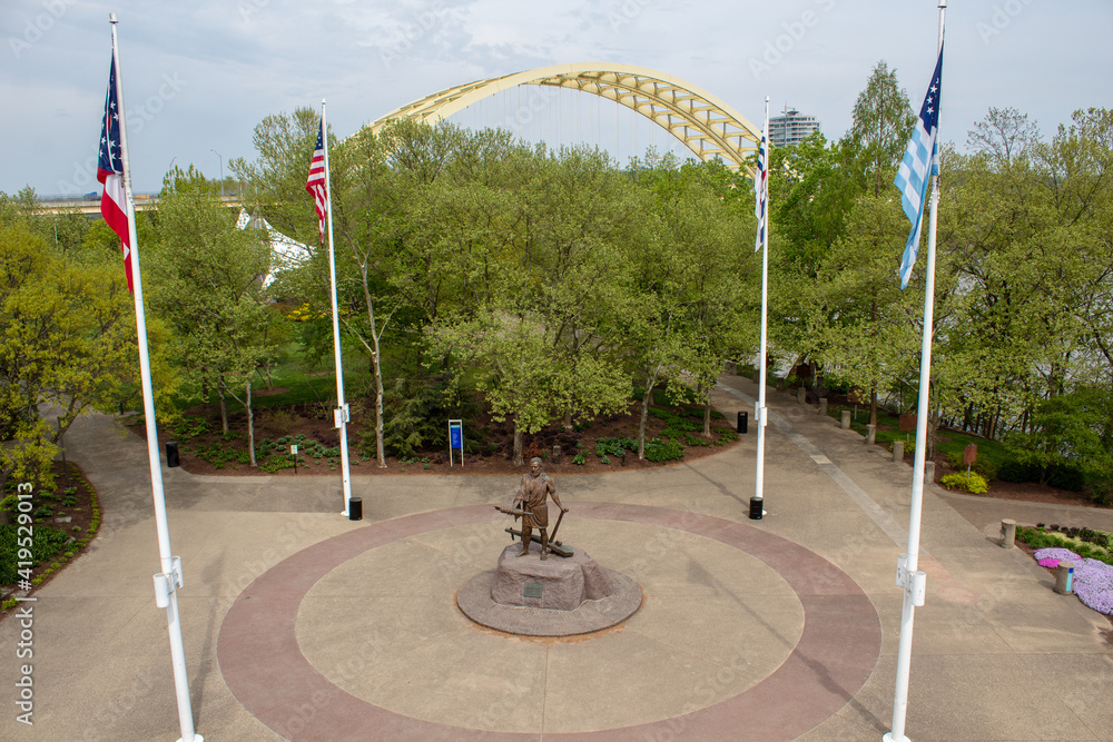 Statue of Lucius Quinctius Cincinnatus, Roman Statesman Which Cincinnati Was Named After and the Arches Overlook. Cincinnati, Ohio waterfront park..jpg